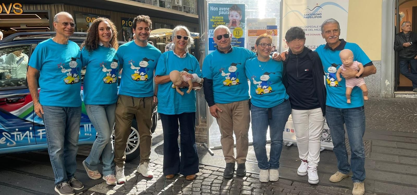 MEDICI E INFERMIERI INSEGNANO LE MANOVRE SALVAVITA IN VIA SCARLATTI A NAPOLI: UNA LEZIONE DI PREVENZIONE PER TUTTI